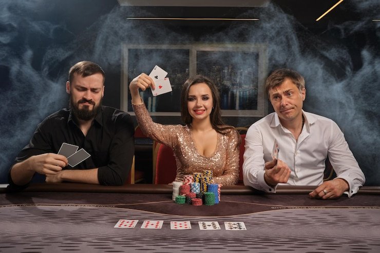 Beberapa permainan meja seperti poker dan blackjack tersedia di jkt88apk